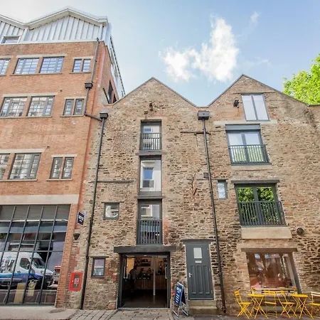 Waterside - Alexander May Apartman Bristol